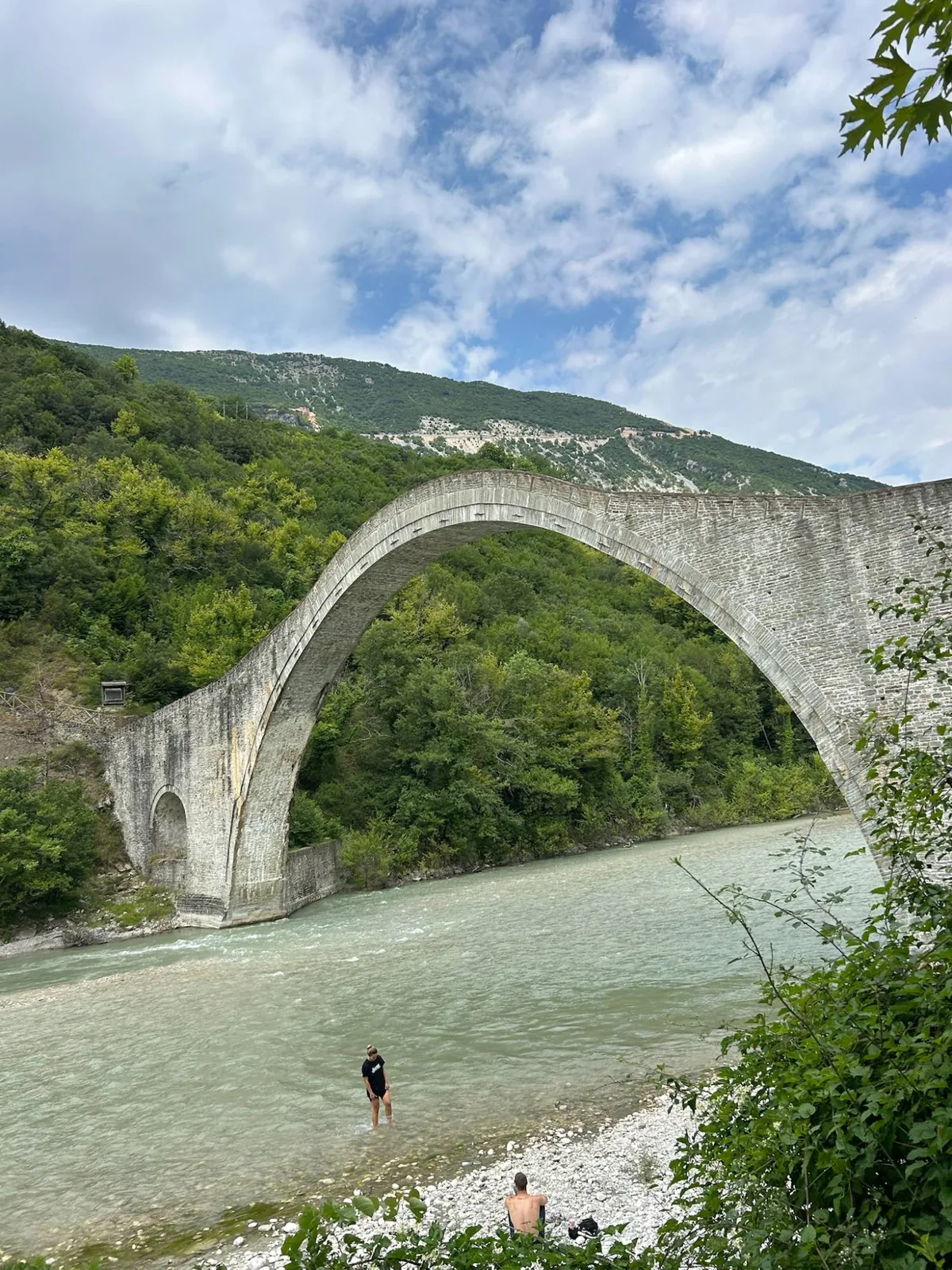 The single-arch stone bridge of Plaka over the Arachthos river